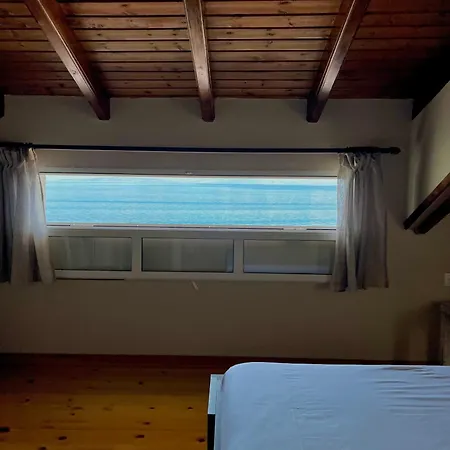 Kohyli Beachfront House 펜션 Agia Pelagia Chlomou