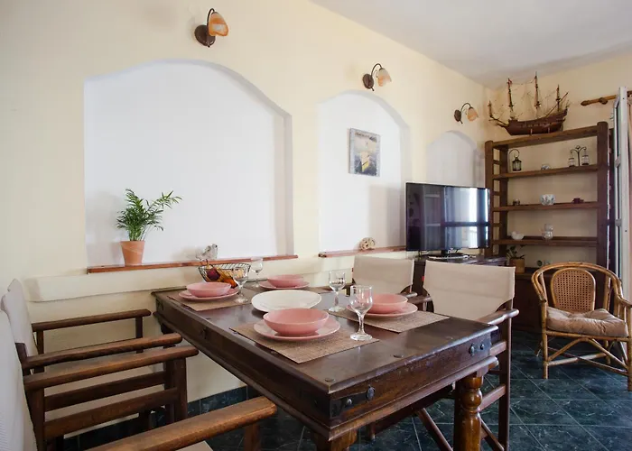 Kohyli Beachfront House בית נופש *