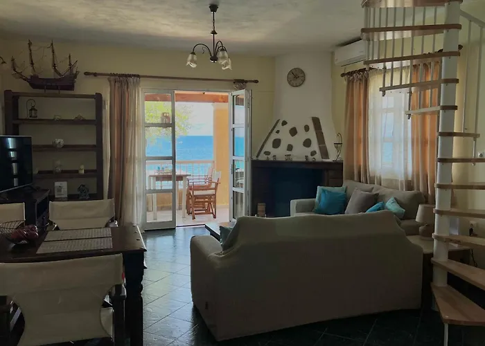 Kohyli Beachfront House בית נופש *