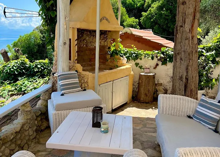 בית נופש Kohyli Beachfront House *