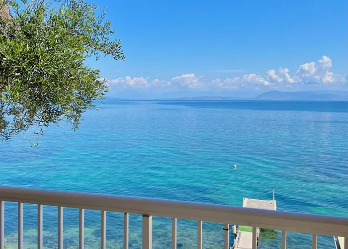 Feriehus Kohyli Beachfront House