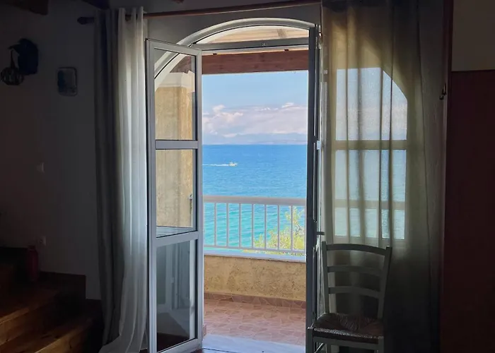 Kohyli Beachfront House Feriehus *