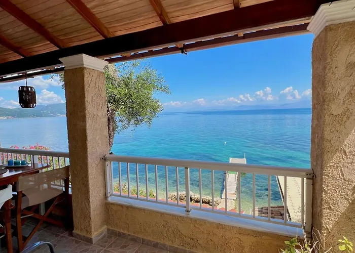 Feriehus Kohyli Beachfront House *