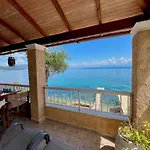 Prázdninový dům Kohyli Beachfront House *