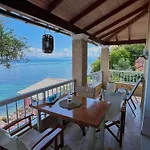 Prázdninový dům Kohyli Beachfront House *