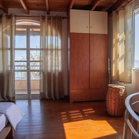 Holiday home Kohyli Beachfront House Agia Pelagia Chlomou