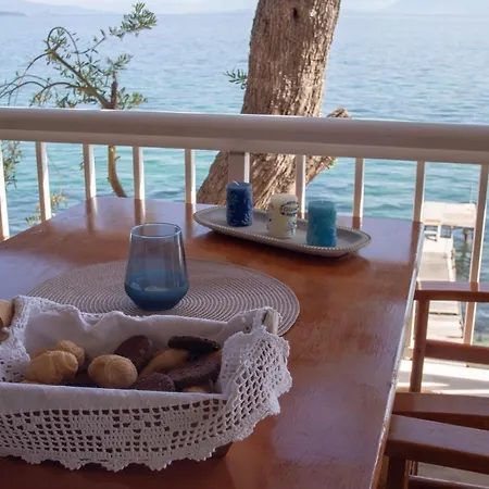 Holiday home Kohyli Beachfront House Agia Pelagia Chlomou