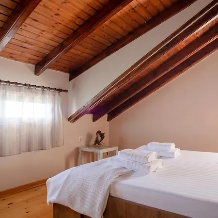 بيت للعطل Kohyli Beachfront House