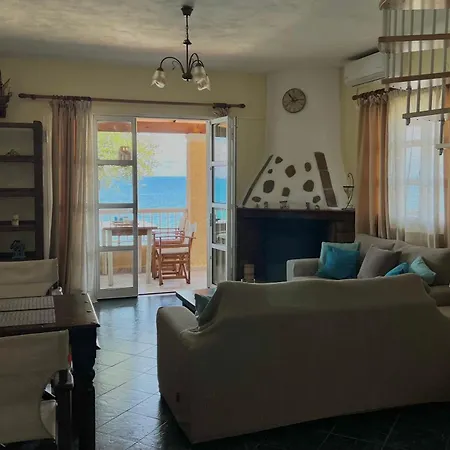 Kohyli Beachfront House بيت للعطل *